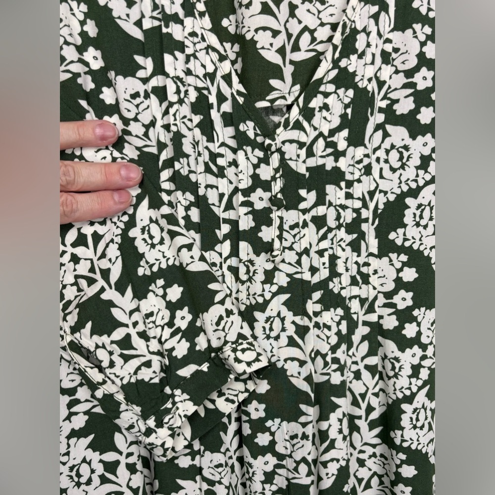 Fun2Fun Green White Floral Pintuck V-Neck Long Sleeve Blouse XS 0670 - Picture 3 of 9
